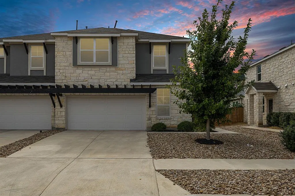 4 bed, 2.5 bath, 2152 sqft, $2,050 — Photo 2