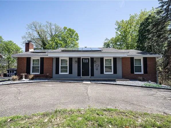 215 Wyngate Rd, Coraopolis, PA 15108