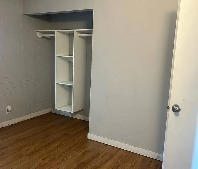 909 Victoria Ave #1 — Photo 1