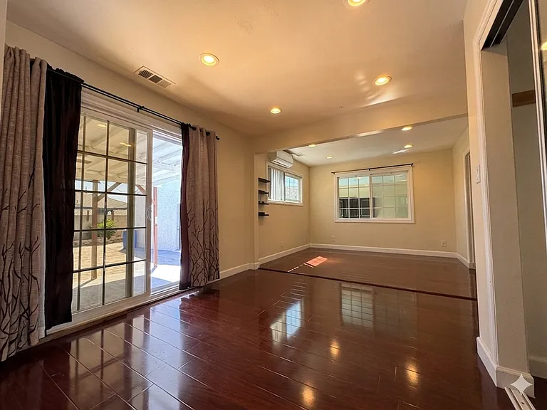 12128 Maryvine St — Photo 7