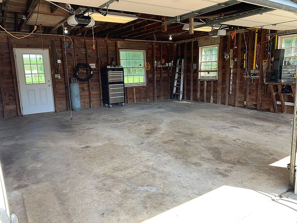 2nd image of 526 W Moorestown Rd