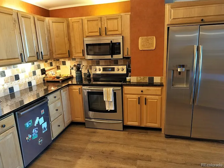 550 E 12th Ave #1008 — Photo 17