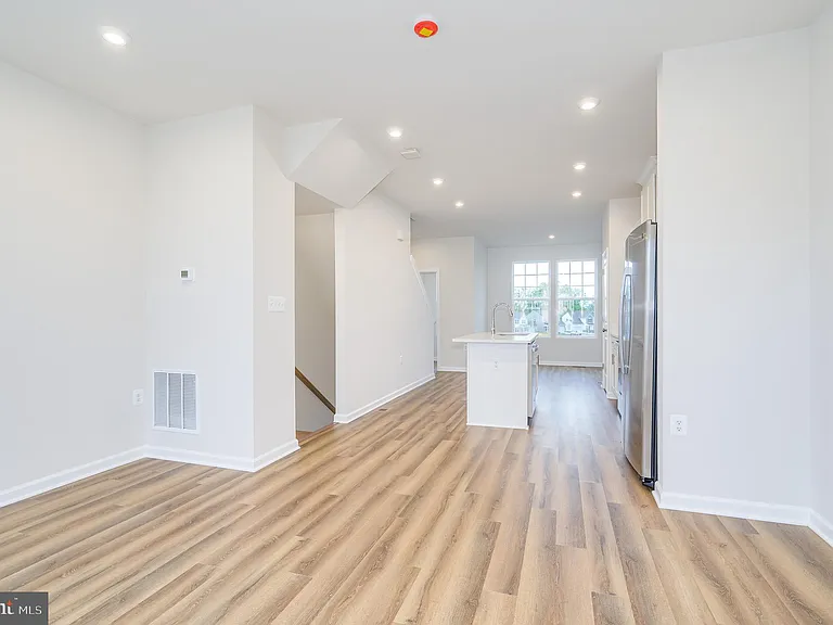 82 Coolidge Ave — Photo 9