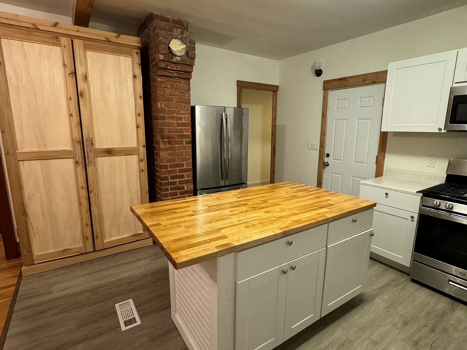 2 bed, 1400 sqft, $1,650 — Photo 2