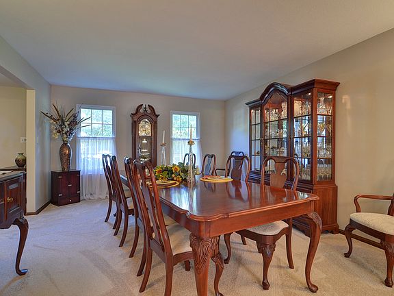 5th image of 598 Lindford Dr