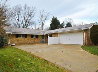 5086 Douglas Dr, North Olmsted, OH