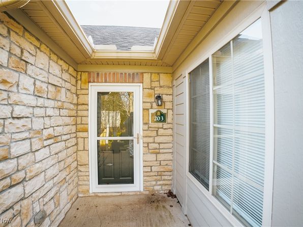 9264 Sharrott Rd UNIT 203, Poland, OH 44514
