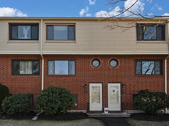 2nd image of 30 Sterling Ln Unit 30