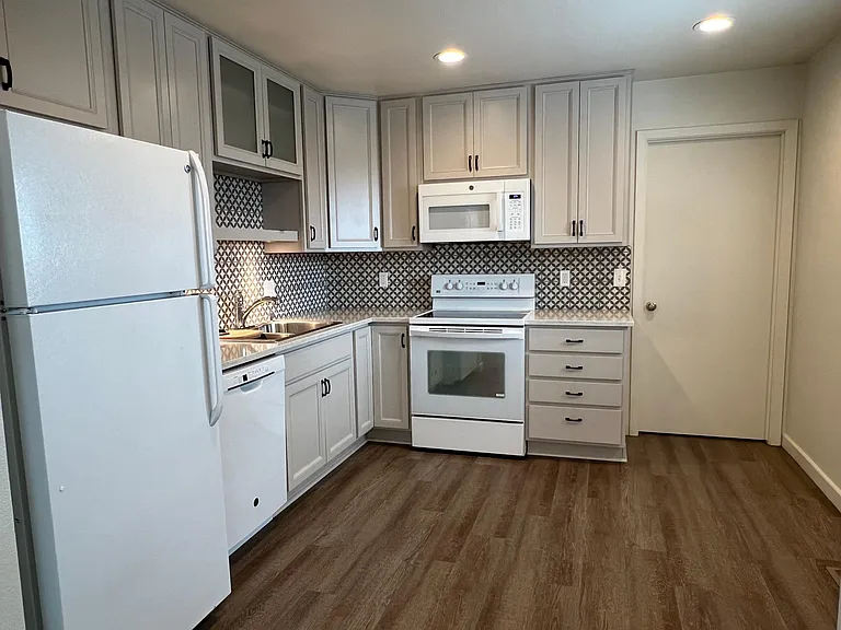 1220 Wright St — Photo 5