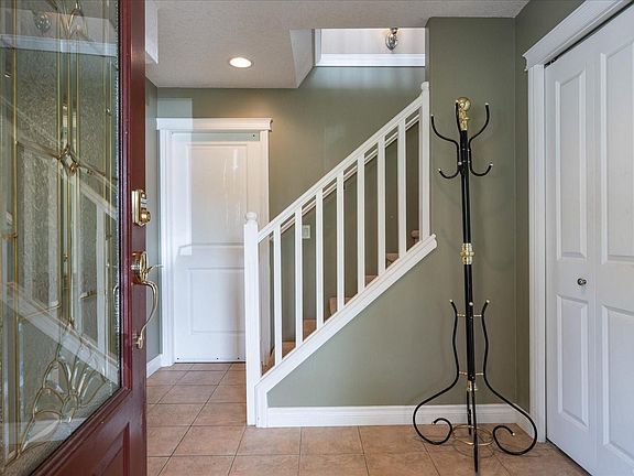 4th image of 5880 Quarry Cres