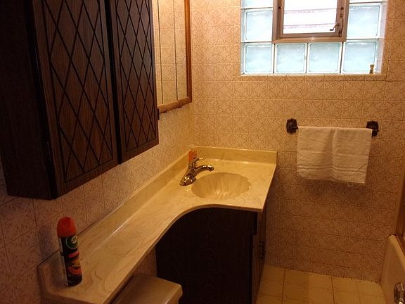 5th image of 2642 S 61st Ave