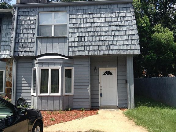 3rd image of 133 Oak St APT 4