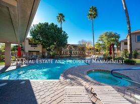 7401 W Arrowhead Clubhouse Dr