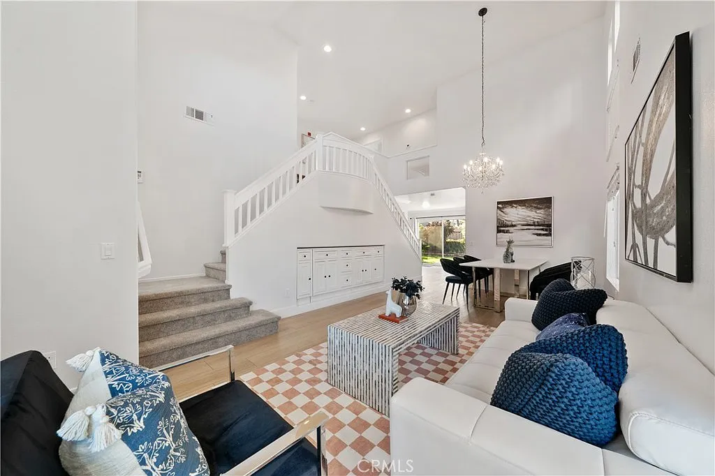 4 bed, 2.5 bath, 1796 sqft, $6,500 — Photo 4