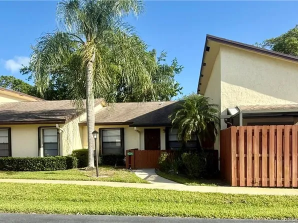 8005 SE Villa Cir, Hobe Sound, FL 33455