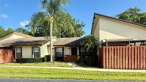 8005 SE Villa Cir Photo 1