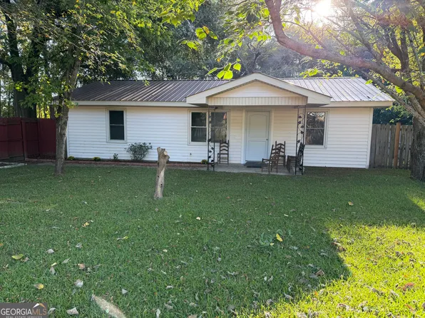 121 S Elm St, East Dublin, GA 31027