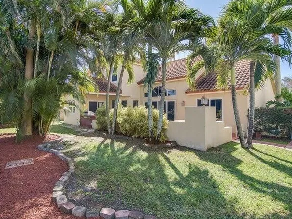 1343 Lake Breeze Dr, Wellington, FL 33414