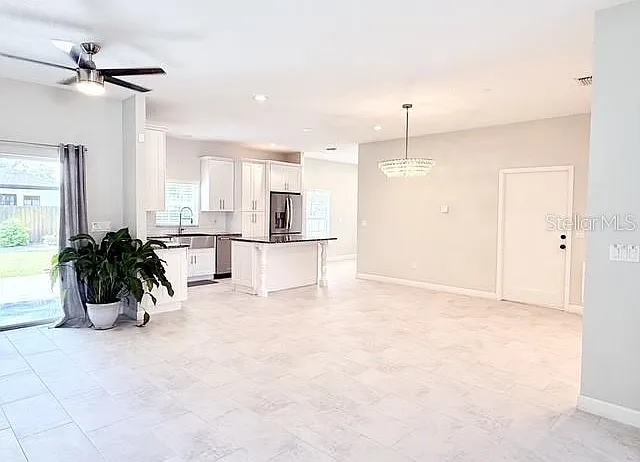 2408 Corrine Dr — Photo 10