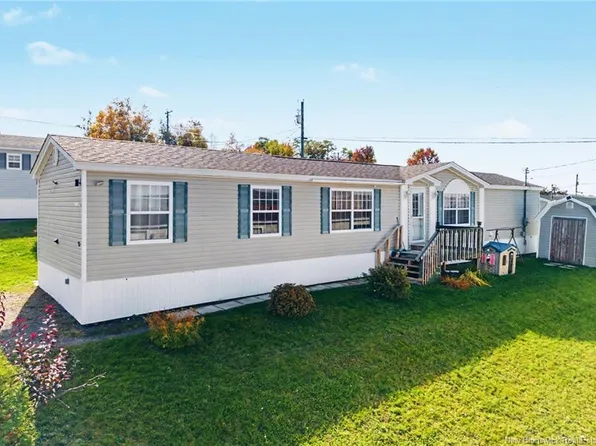 15 Senator Dr, Fredericton, NB E3C 1L8
