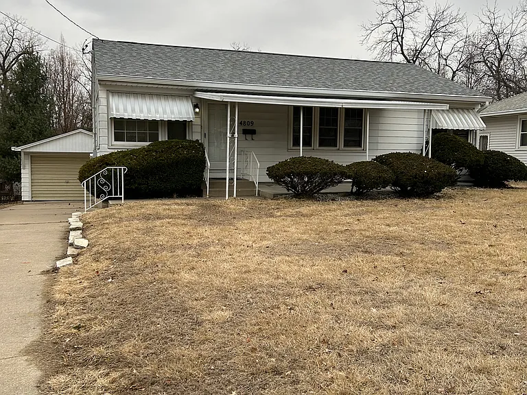 EXTERIOR FRONT YARD