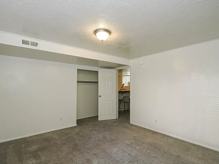 2513 S Park St — Photo 11