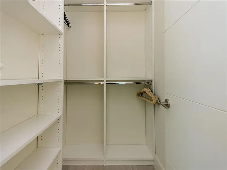 240 Shore Ct — Photo 16