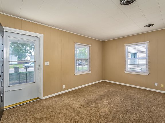 4th image of 6462 N East Park View St