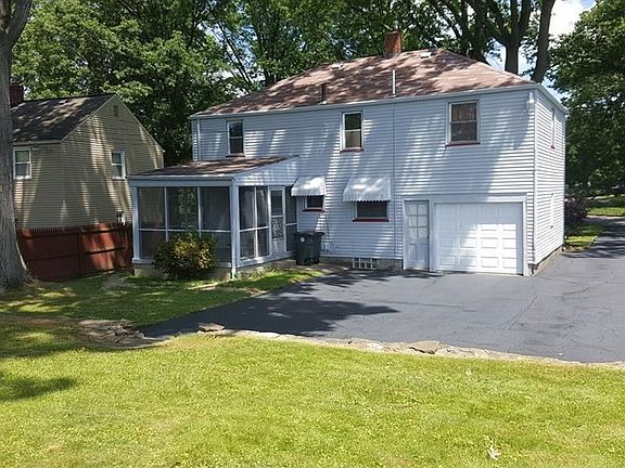 3rd image of 1556 Sunset Dr NE