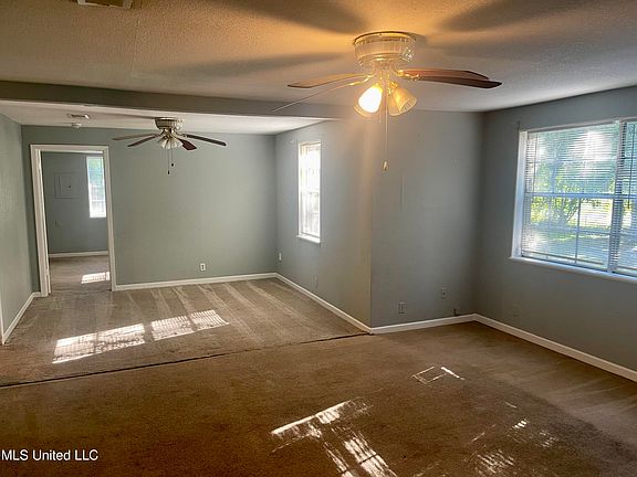 3rd image of 3000 Papania Ln