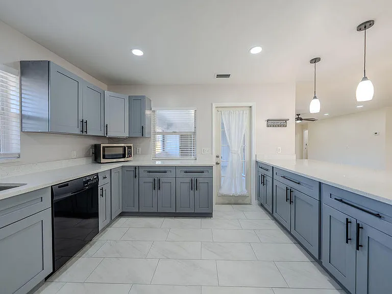 651 SE Degan Dr — Photo 12