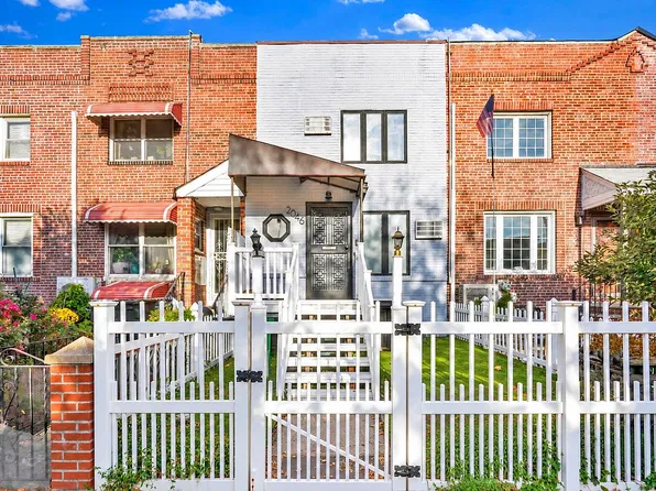 2046 28th St, Long Island City, NY 11105