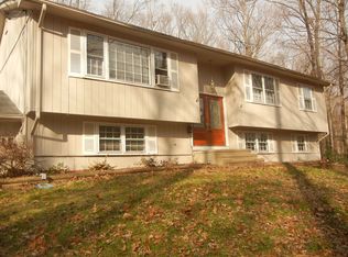 225 Meadow Hills Dr, Guilford, CT 06437