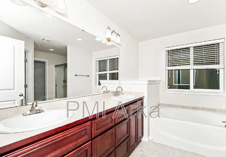 633 Ilwaco Pl NE — Photo 13