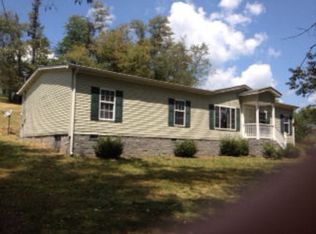 510 Crescent Dr, Glade Spring, VA 24340