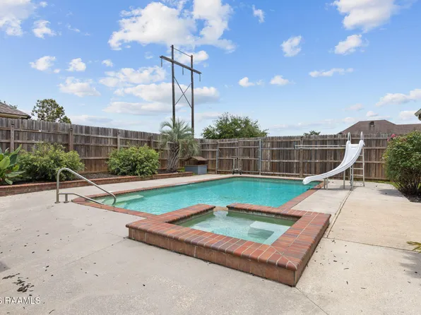 200 Rue Saint Barts St, Youngsville, LA 70592