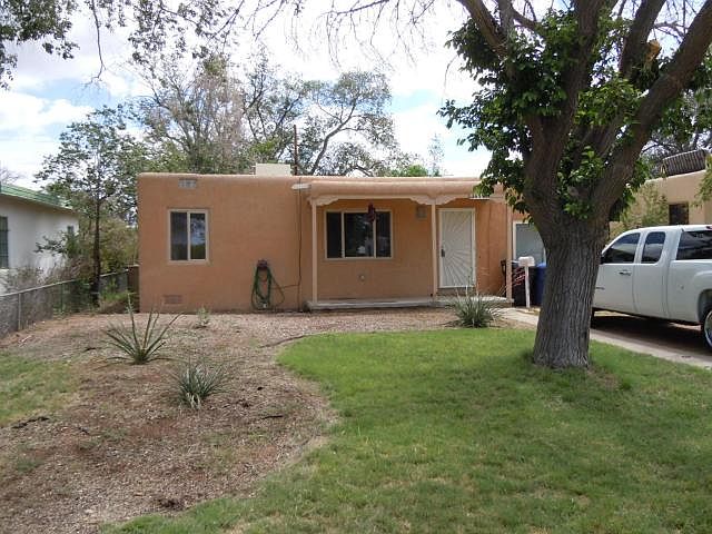 1st image of 916 Palomas Dr SE