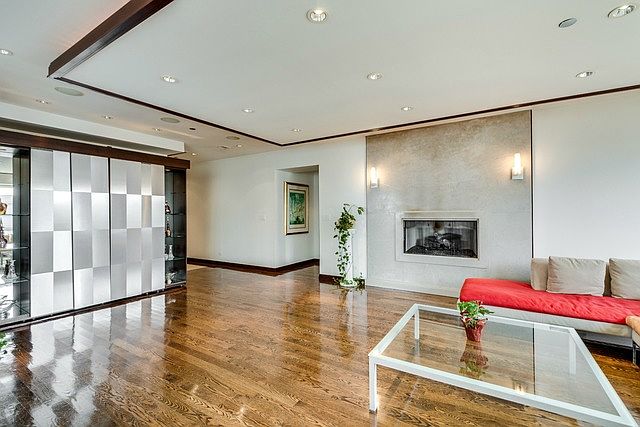 1st image of 800 N Michigan Ave