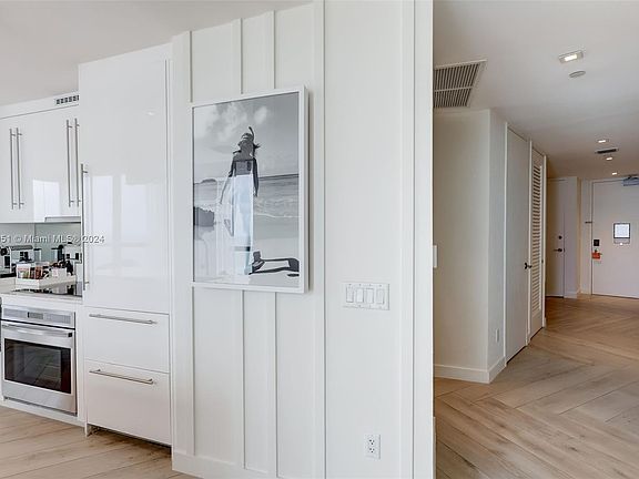 3rd image of 2201 Collins Ave #1429
