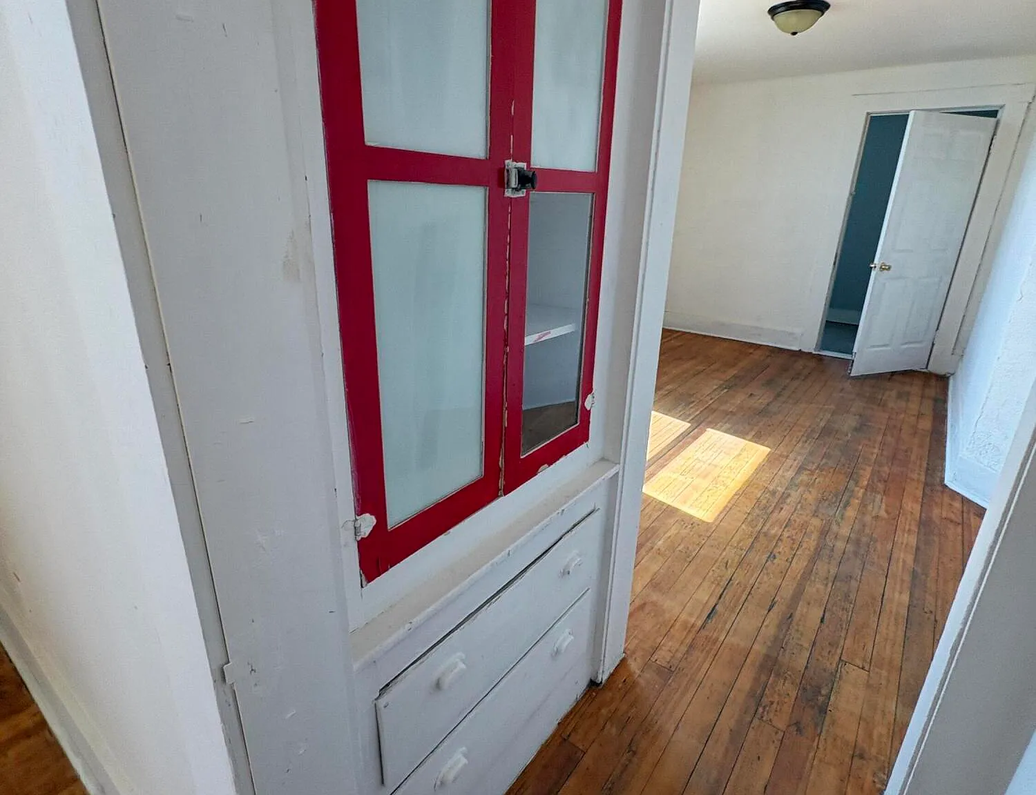 2 bed, 1.0 bath, 700 sqft, $900 — Photo 4