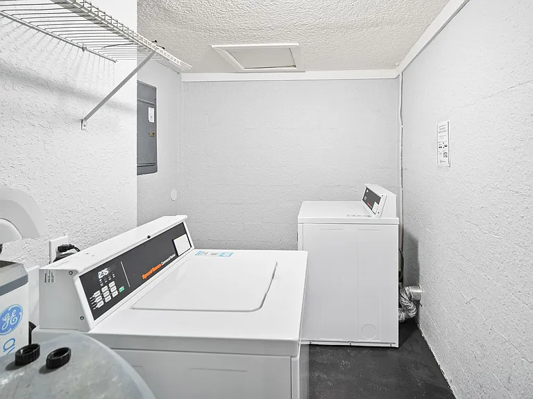 Gullege Dr — Photo 10