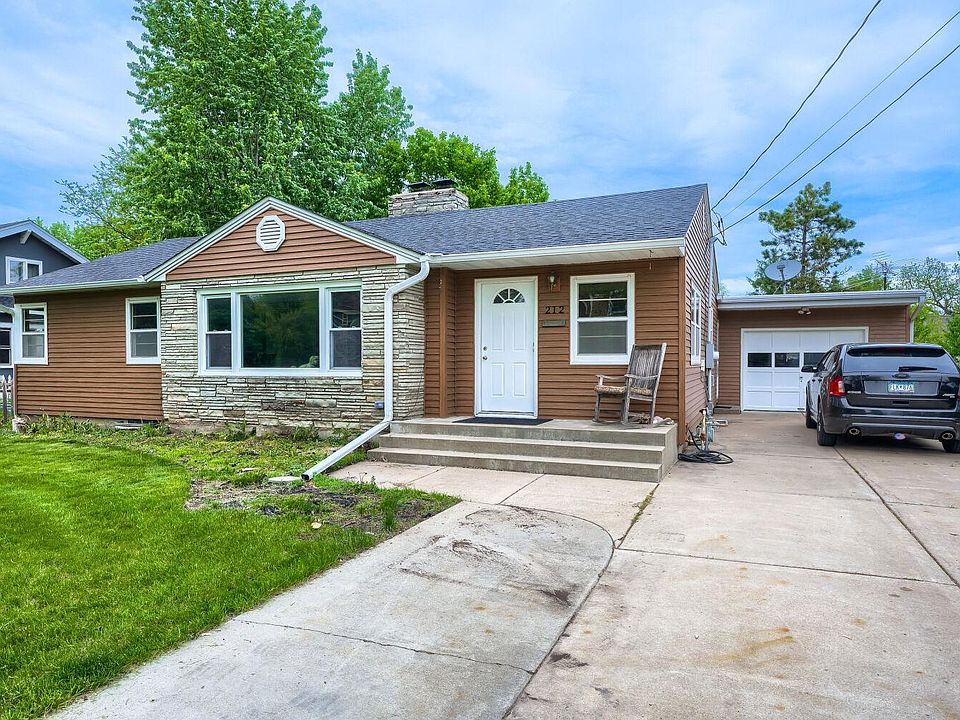 1st image of 212 Woodley St W