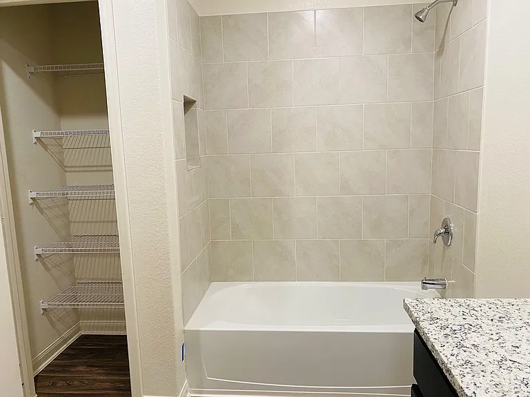 1017 Riverdale Cv — Photo 9
