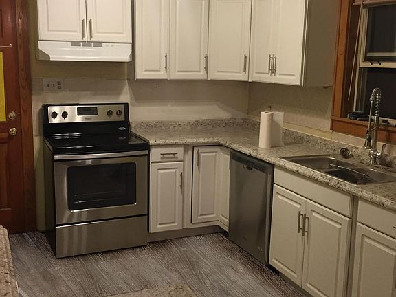 ALL NEW KITCHEN REMODEL. Stainless steel appliances. Garbage disposal. Breakfast bar.