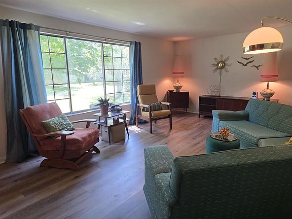 3rd image of 2133 Beechmont Dr