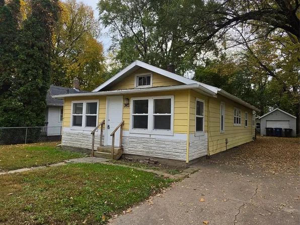 2811 Lyon St, Des Moines, IA 50317