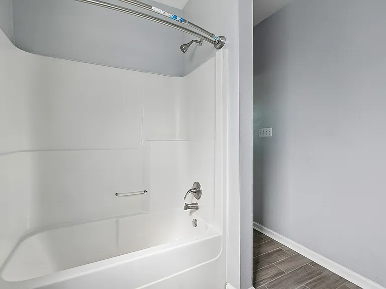 3540 Clermont Dr — Photo 12