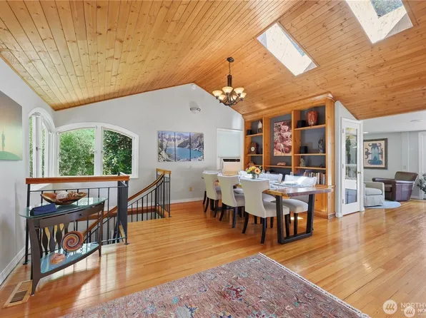 18002 25th Avenue NE, Lake Forest Park, WA 98155