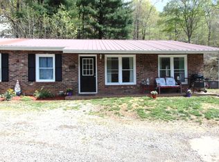 556 Greasy Bend Ln, Stuart, VA 24171