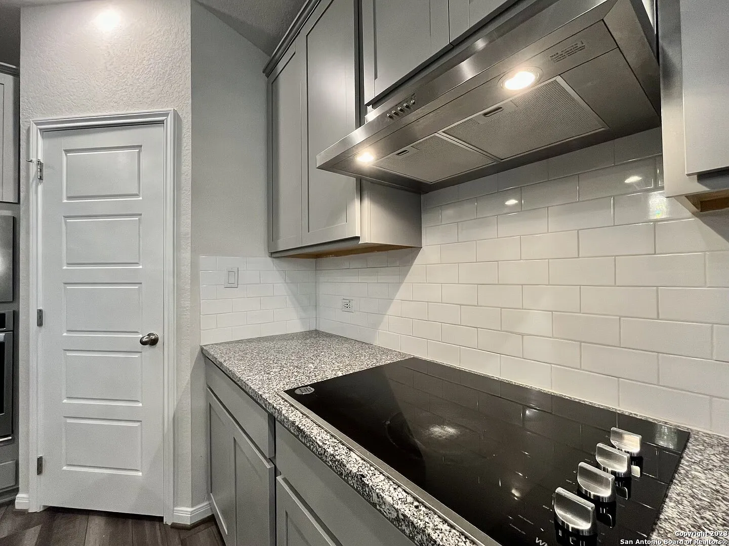 4 bed, 2.5 bath, 2066 sqft, $2,050 — Photo 2